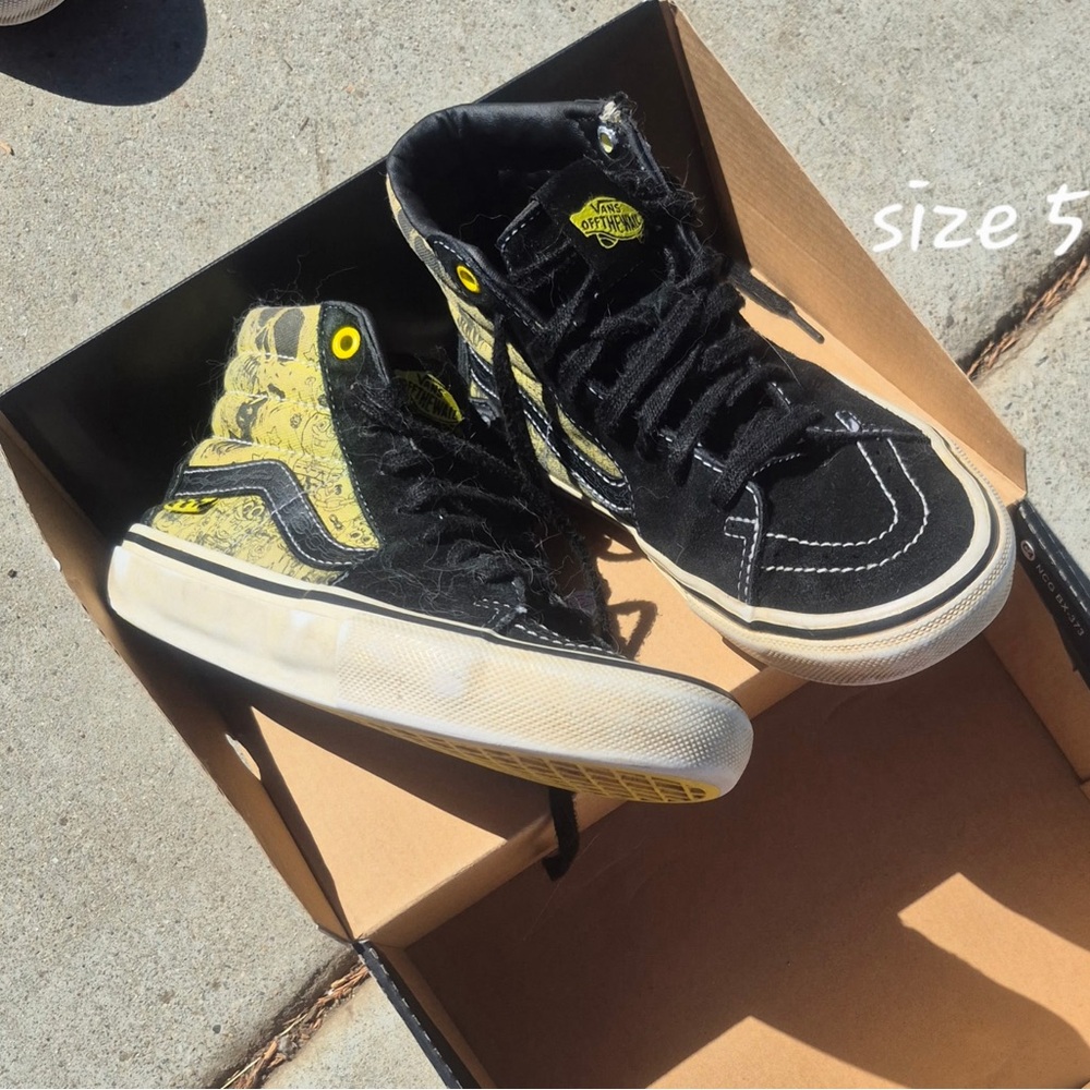 Vans Kids Sz 5 SpongeBob limited edition High-Top Sneakers - Black and Yellow